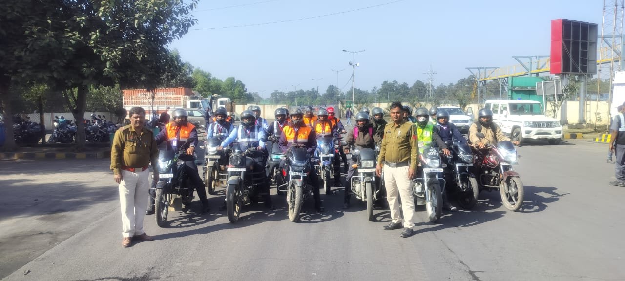 तारा पुलिस ने हेलमेट पहनकर निकाली बाइक रैली