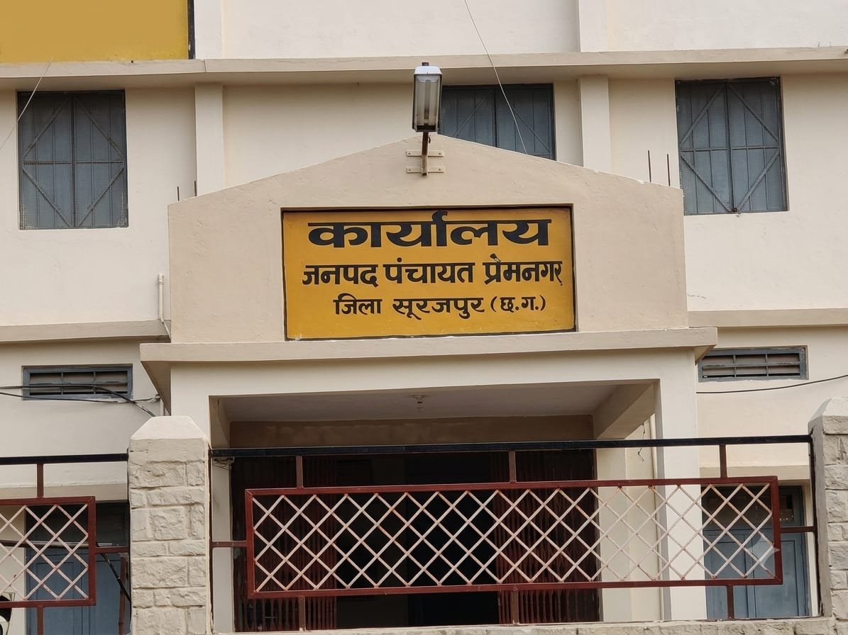 कमीशन नहीं दिया तो रोक दी फाइल! जनदर्शन में प्रेमनगर जनपद के एसडीओ और मनरेगा उप अभियंता पर रिश्वत मांगने का आरोप