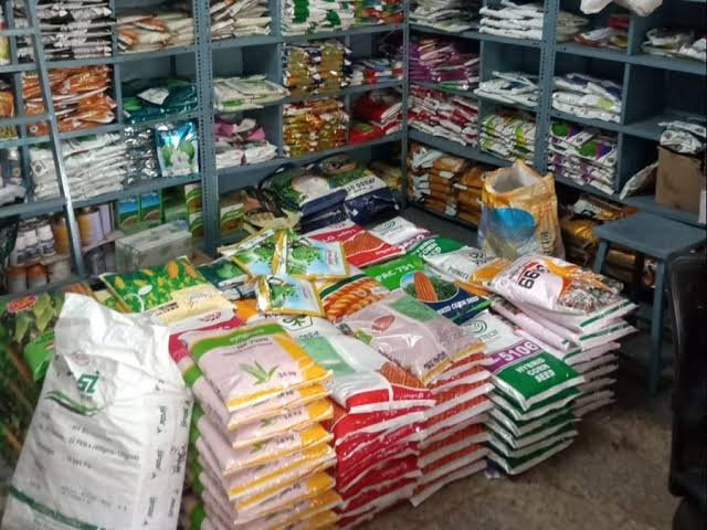 सूरजपुर में हाईब्रिड धान के नाम पर ठगी: कृषि विभाग की लापरवाही उजागर, अवैध बीज बिक्री का खेल