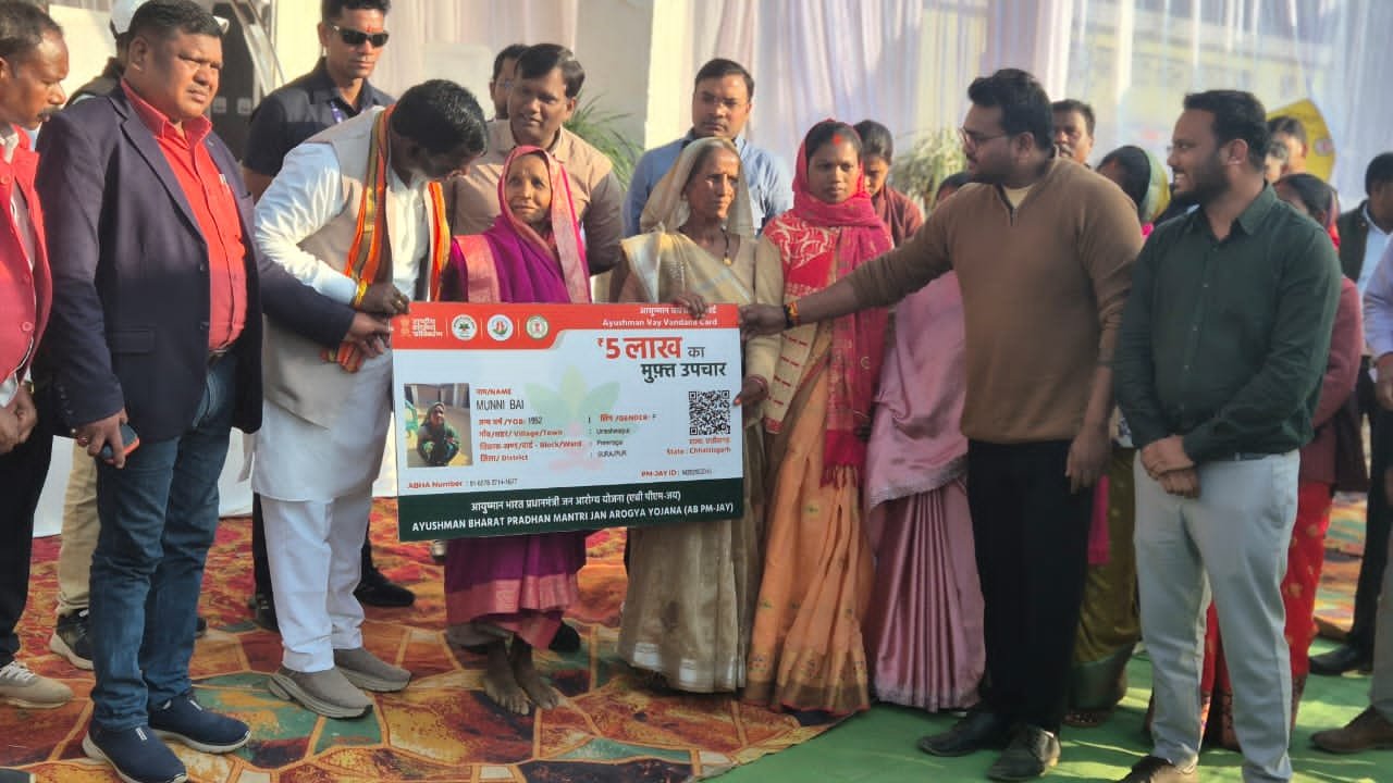 सुशासन त्योहार के तहत उमेश्वरपुर में जन समस्या निवारण शिविर, स्वास्थ्य सेवाओं और आयुष्मान कार्ड का लाभ पहुंचा ग्रामीणों तक