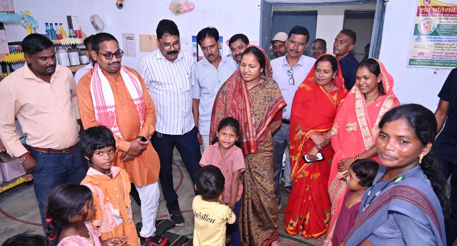 महिला एवं बाल विकास मंत्री श्रीमती लक्ष्मी राजवाड़े ने धरसेड़ी आंगनबाड़ी केंद्र का औचक निरीक्षण, बच्चों को मिलने वाले पोषण आहार, स्वच्छता एवं सेवाओं की ली जानकारी