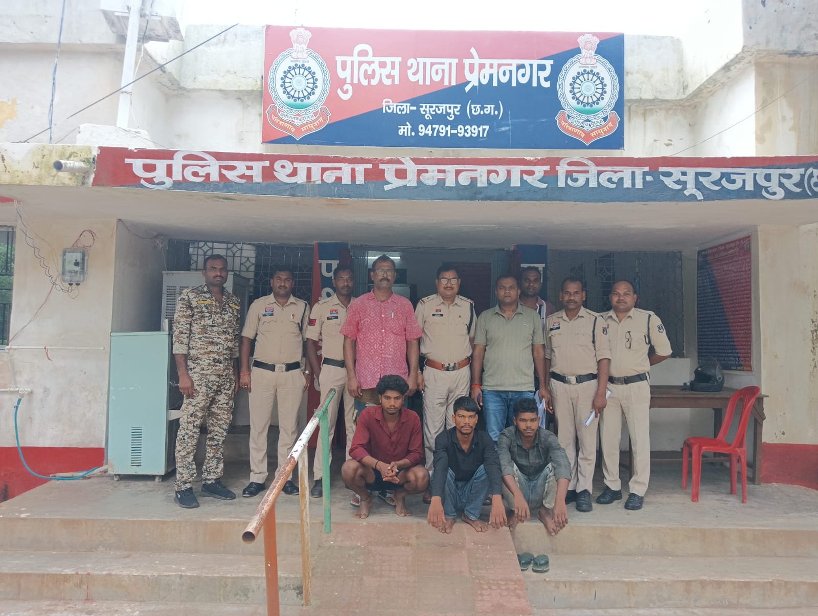 प्रेमनगर: मोबाइल दुकान में सेंधमारी का खुलासा, 1 नाबालिग सहित 4 आरोपी पकड़े गए, ₹2.10 लाख के मोबाइल बरामद