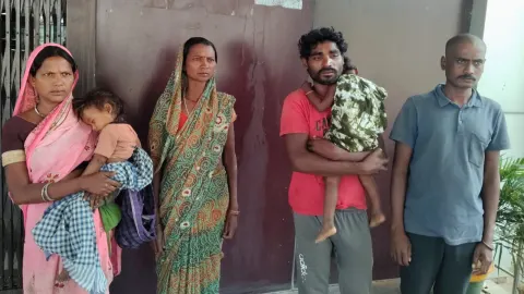 हम भीख नहीं मंगवाते': बच्चों को जबरन ले जाने के आरोप में फूटा ग्रामीणों का गुस्सा, परिजनों ने लगाई न्याय की गुहार